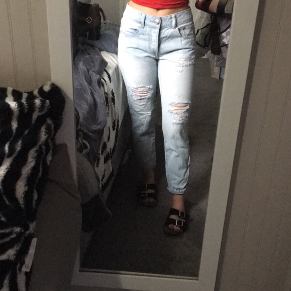 Light wash mom jeans